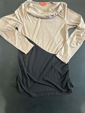 Two-Tone Black and Tan Long Sleeve Tunic Top